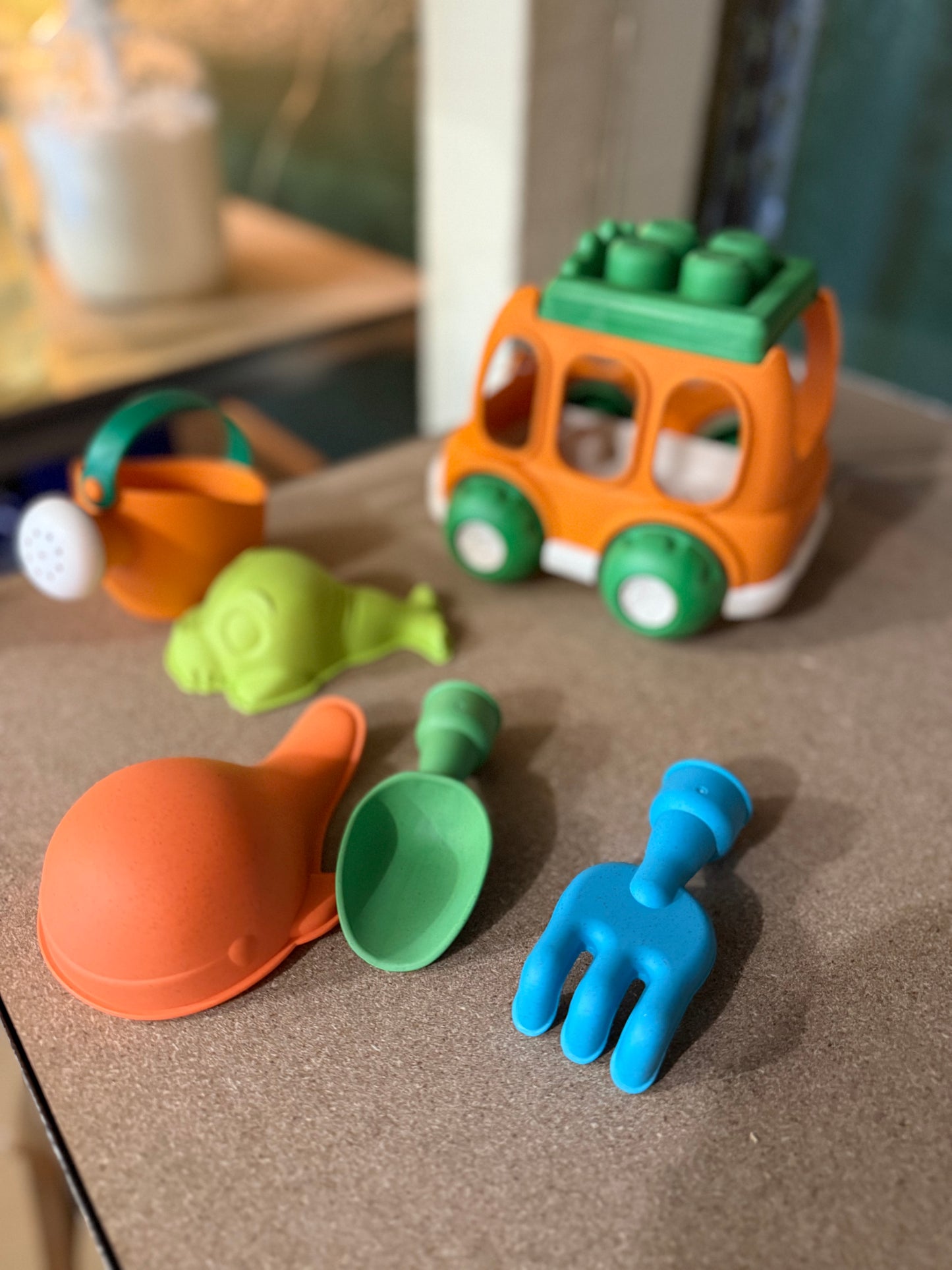 Car Beach Set with Digging Tools and Molds (7 pieces) - Wheat Set