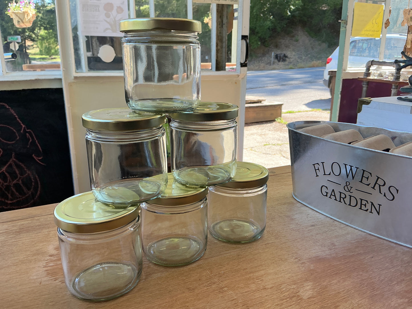 7.7 oz Glass Jar with Gold Lid (O-7.7)