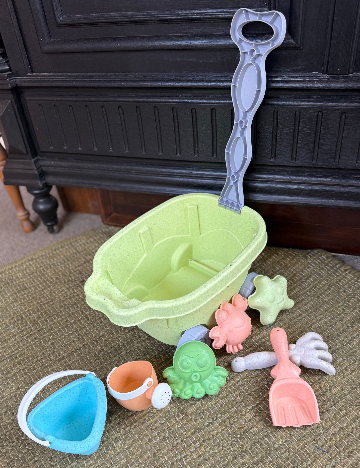 Beach Set with Wagon with Molds and Tools to Dig (8 pieces)